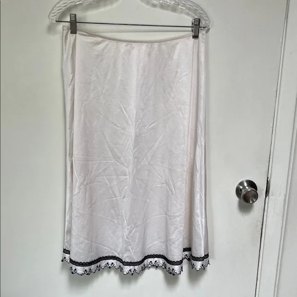 Stunning Vintage Slip Skirt - Picture 1 of 4